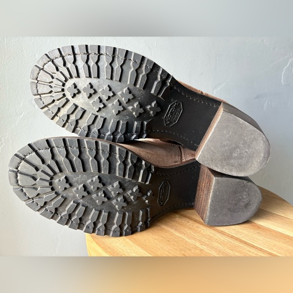 Frye Distressed Brown Boots ~ Size 10 - Picture 10 of 10